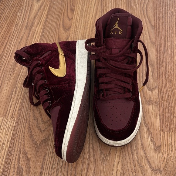 Jordan Retro “ Heiress Night Maroon “